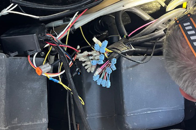 Service-RV-ConvertersInverters-Repair-and-Maintenance-2nd