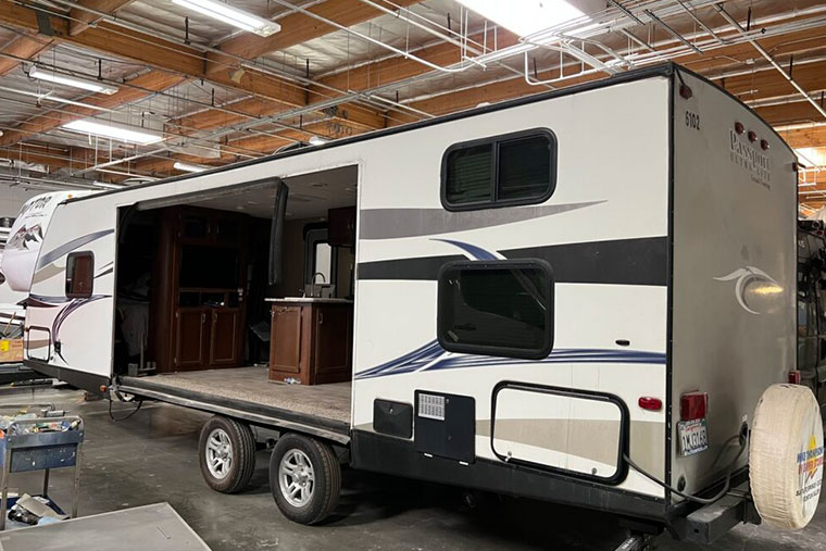 Service-RV-Slide-out-Repairs-and-Maintenance